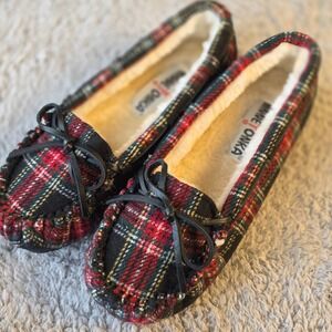 Minnetonka Christmas Plaid Moccasin Slippers Women's Size 5 Black Red Cozy NEW